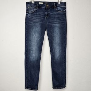 Kut from the Kloth. Boyfriend Jeans. Straight Leg Medium Wash Midrise. Size 10.